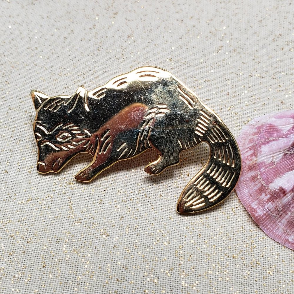 Vintage raccoon trash panda gold plated metal pin